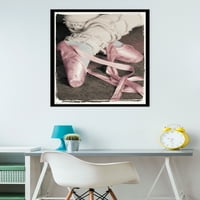Lány lába rózsaszín balett papucs fali poszter, 22.375 34